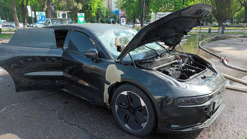 В Ташкенте загорелся Zeekr 001. Что стало причиной?