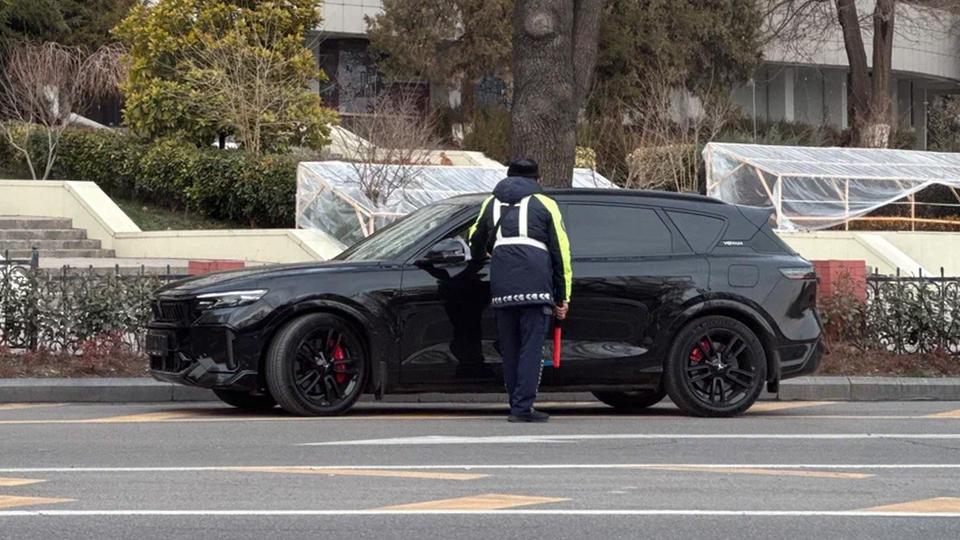 Сколько водителей получили по E-баллу за 2025 год?