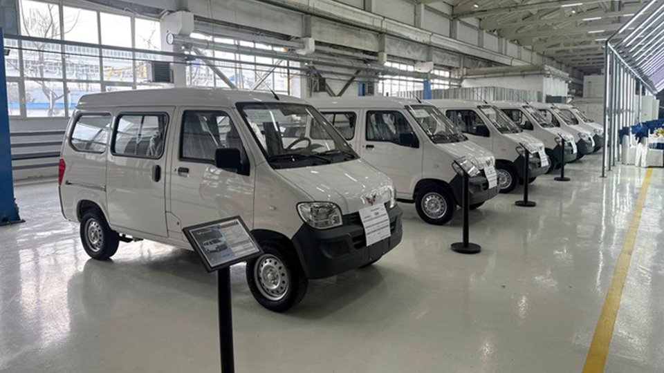 В Узбекистане стартовало производство микровэна Wuling N111