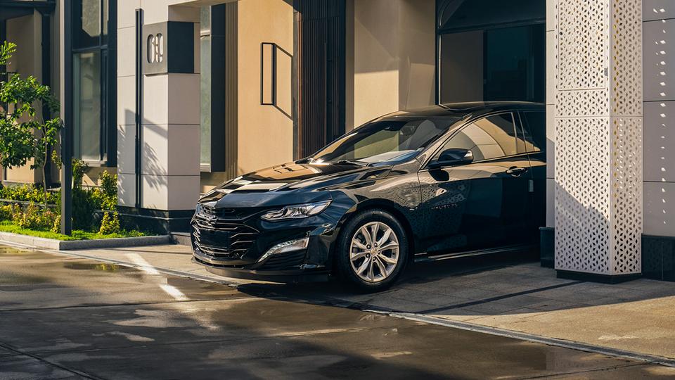 Чиновники пересядут с «мерседесов» на местные автомобили