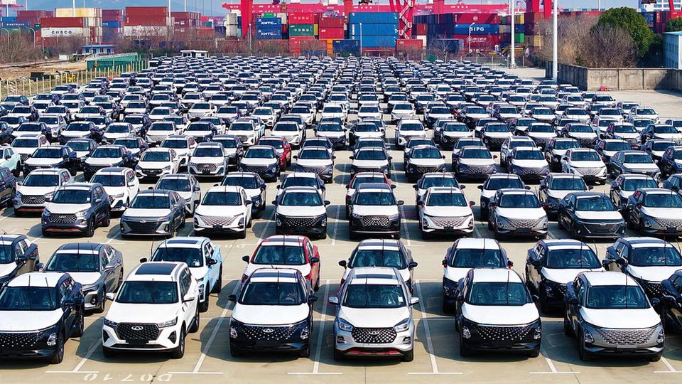 Сколько авто планировал продать Китай и сколько в итоге реализовал?