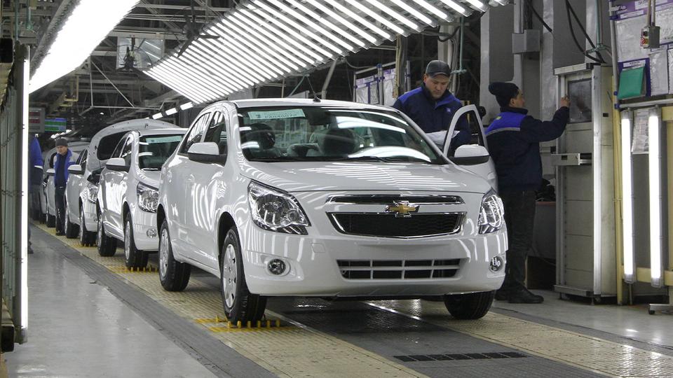 UzAuto Motors foydasi deyarli ikki baravar kamaydi