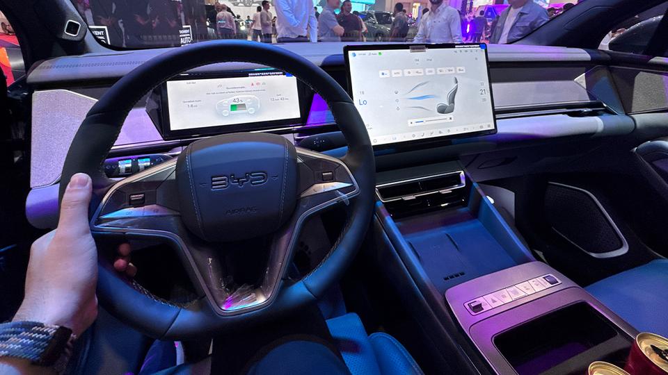 BYD представил два новых гибрида — ATTO 8 и Yuan Up DM-i