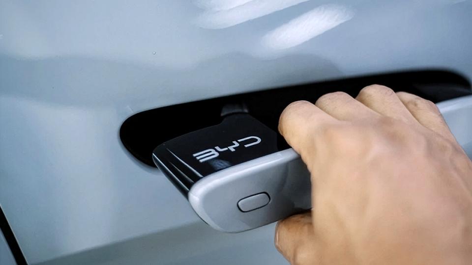 Китай готовится запретить выдвижные ручки в автомобилях