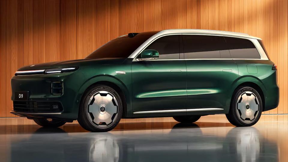 Компания Leapmotor представила D19 с большим запасом хода