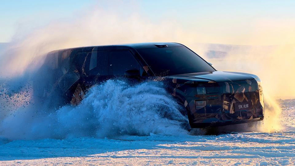 Фото нового Zeekr 9X, но ещё в камуфляже