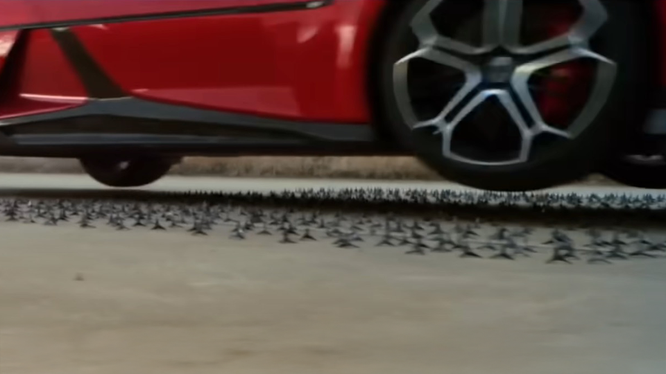 YangWang U9 — гиперкар, который прыгает через ямы