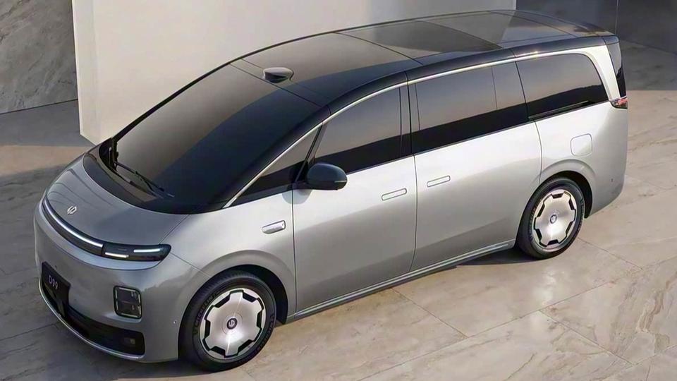 Компания Leapmotor представила свой первый минивэн D99