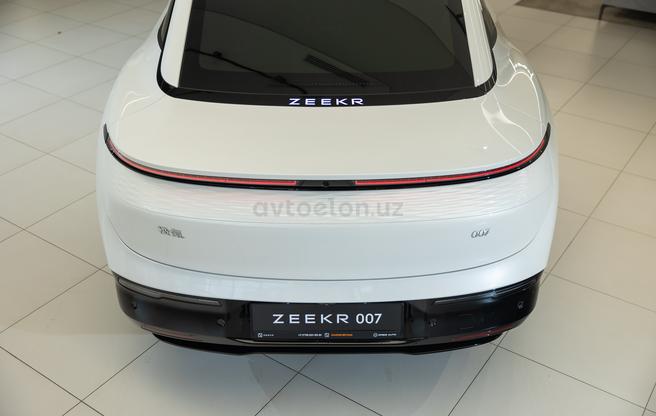 Zeekr 007
