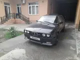 Коричневый BMW 318 1988 года, КПП Механика, в Коканд за 3 200 y.e. id5164451, Фото №1