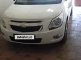 Белый Chevrolet Cobalt, 4 позиция 2021 года, КПП Автомат, в Ургенч за ~10 821 y.e. id6665194, Фото №1