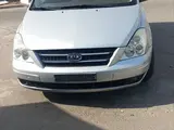 Серебристый Kia Carnival 2008 года, КПП Автомат, в Карши за 8 000 y.e. id6459052, Фото №1
