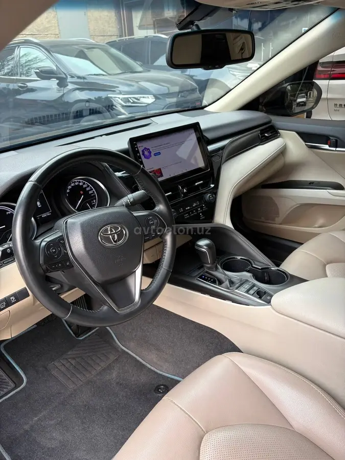 Toyota Camry — 6