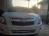 Белый Chevrolet Cobalt, 4 позиция 2024 года, КПП Автомат, в Янгиюль за 12 500 y.e. id5201426, Фото №1