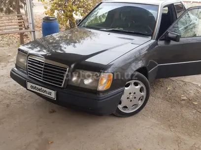 Mercedes-Benz E 200 1993 года, в Бухара за 6 500 y.e. id4895421