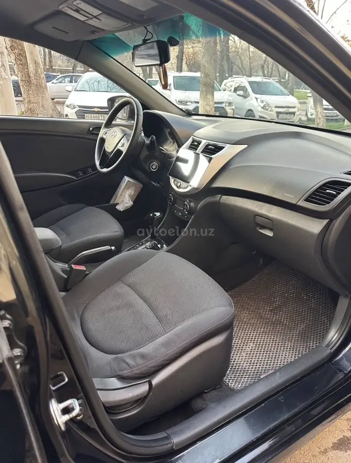 Hyundai Accent — 2