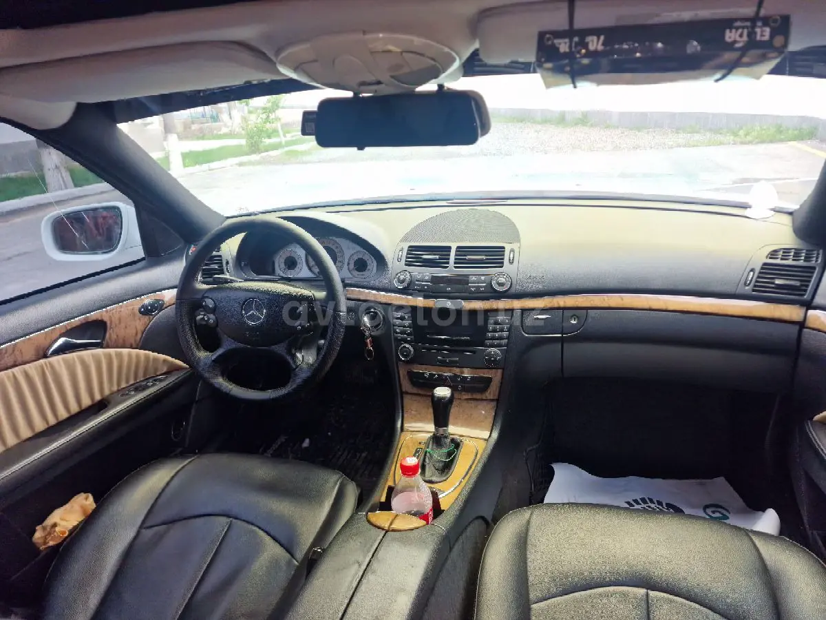 Mercedes-Benz E 230 — 4