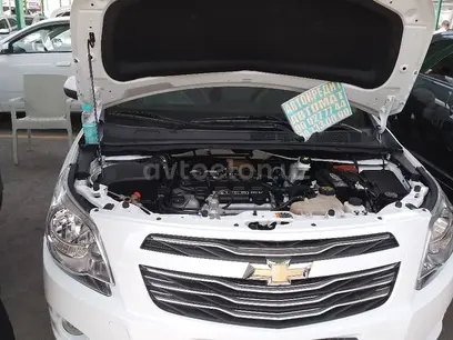 Белый Chevrolet Cobalt, 4 позиция 2022 года, КПП Автомат, в Ташкент за 11 800 y.e. id5214455