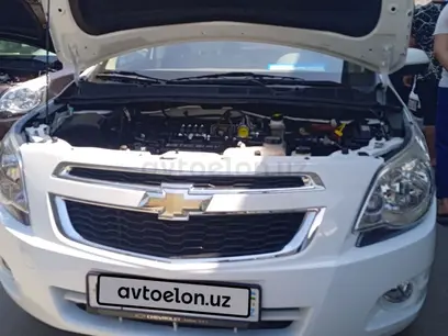 Белый Chevrolet Cobalt, 4 позиция 2022 года, КПП Автомат, в Ташкент за 12 000 y.e. id5135199