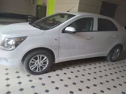 Белый Chevrolet Cobalt, 4 позиция 2022 года, КПП Автомат, в Карши за 12 300 y.e. id5085876