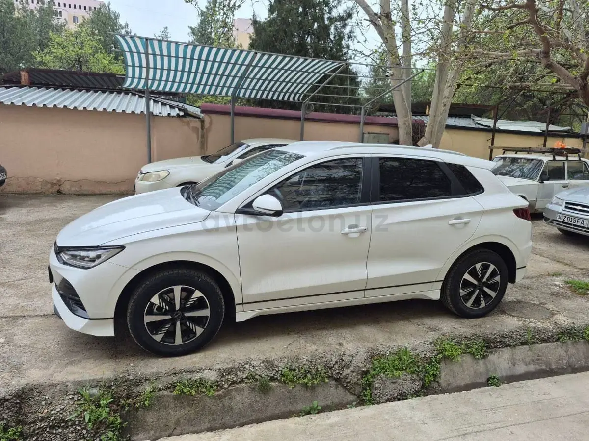 BYD e2 — 3