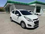 Белый Chevrolet Spark, 4 позиция 2022 года, КПП Автомат, в Бекабад за 10 000 y.e. id5229031, Фото №1