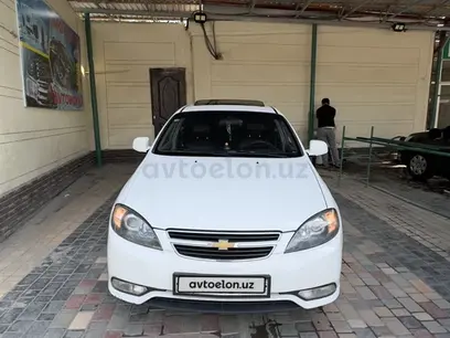 Белый Chevrolet Gentra, 3 позиция 2019 года, КПП Автомат, в Алмалык за 13 000 y.e. id4972810