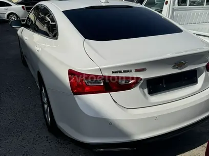 Oq Chevrolet Malibu 2 2019 yil, КПП Avtomat, shahar Samarqand uchun 18 700 у.е. id5224443