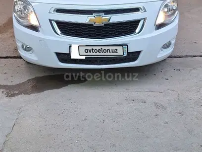 Белый Chevrolet Cobalt, 4 позиция 2015 года, КПП Автомат, в Термез за ~9 221 y.e. id4923375