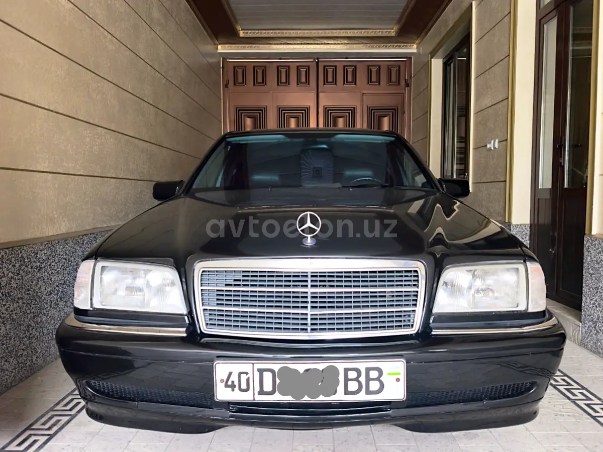 Mercedes-Benz E 320