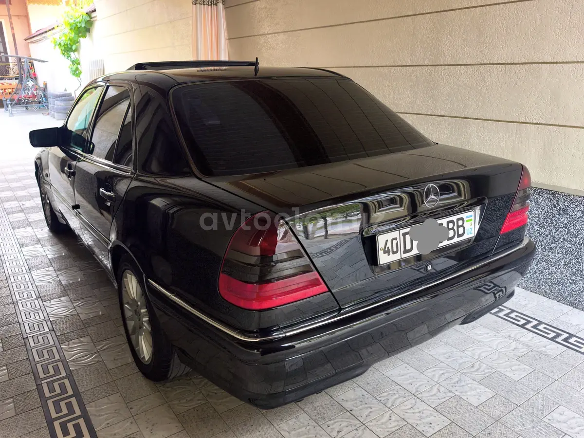 Mercedes-Benz E 320 — 4