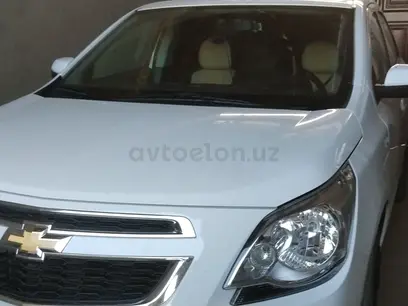 Белый Chevrolet Cobalt, 4 позиция 2023 года, КПП Автомат, в Алтынсайский район за ~13 846 y.e. id5136511