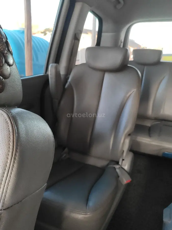 Kia Carnival — 10