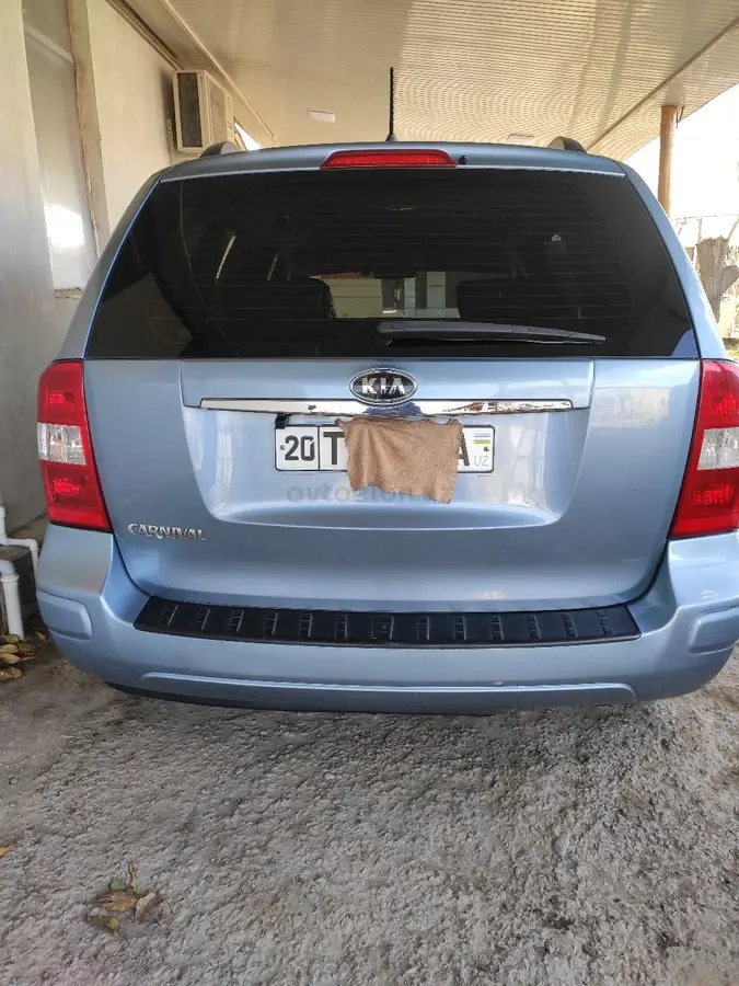 Kia Carnival — 4