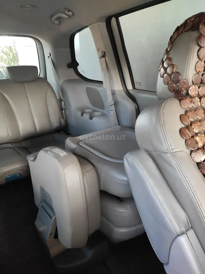 Kia Carnival — 9