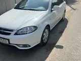 Oq Chevrolet Gentra, 3 pozitsiya 2023 yil, КПП Avtomat, shahar Denov uchun ~14 568 у.е. id6387628, Fotosurat №1