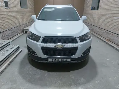 Белый Chevrolet Captiva, 3 позиция 2014 года, КПП Автомат, в Бухара за 16 400 y.e. id4983827