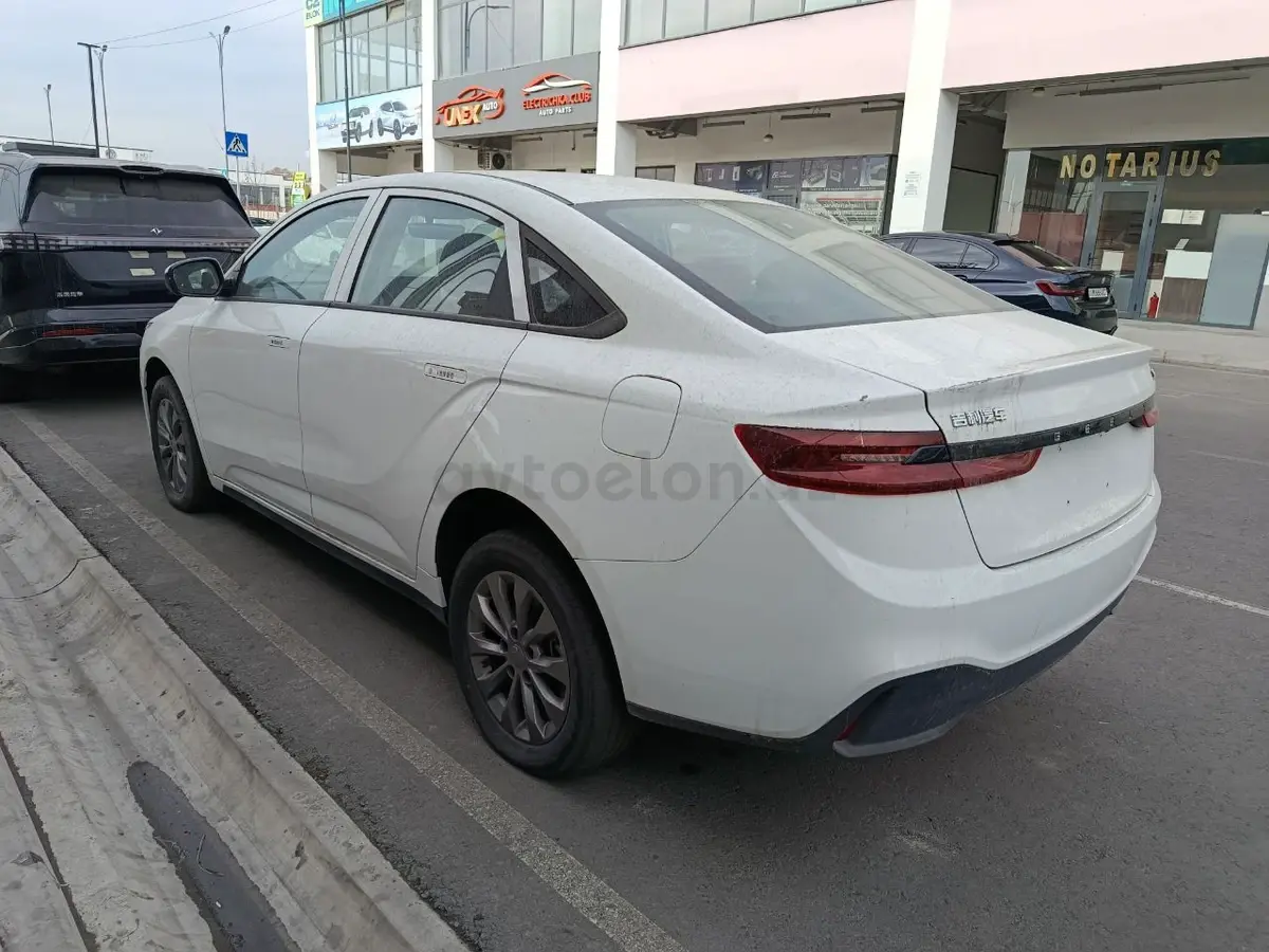 Geely Geometry E — 4