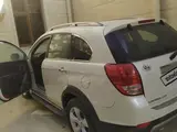 Молочный цвет Chevrolet Captiva, 4 позиция 2010 года, КПП Автомат, в Термез за ~7 116 y.e. id6378037, Фото №1