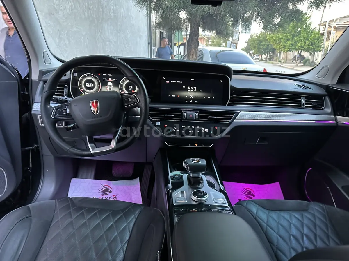 Hongqi HS5 — 3