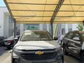 Мокрый асфальт Chevrolet Captiva, 5 позиция 2024 года, КПП Автомат, в Ташкент за ~26 579 y.e. id5211884