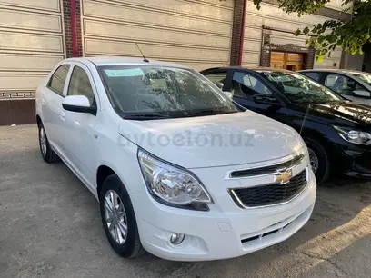 Белый Chevrolet Cobalt, 4 позиция 2024 года, КПП Автомат, в Зарафшан за ~11 660 y.e. id5114363