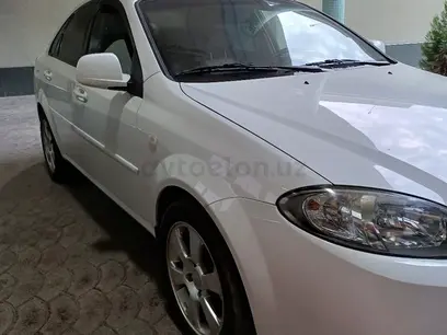 Белый Chevrolet Gentra, 3 позиция 2019 года, КПП Автомат, в Янгиюль за 12 000 y.e. id4984202