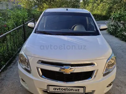 Белый Chevrolet Cobalt, 4 позиция 2022 года, КПП Автомат, в Самарканд за 11 800 y.e. id5120332