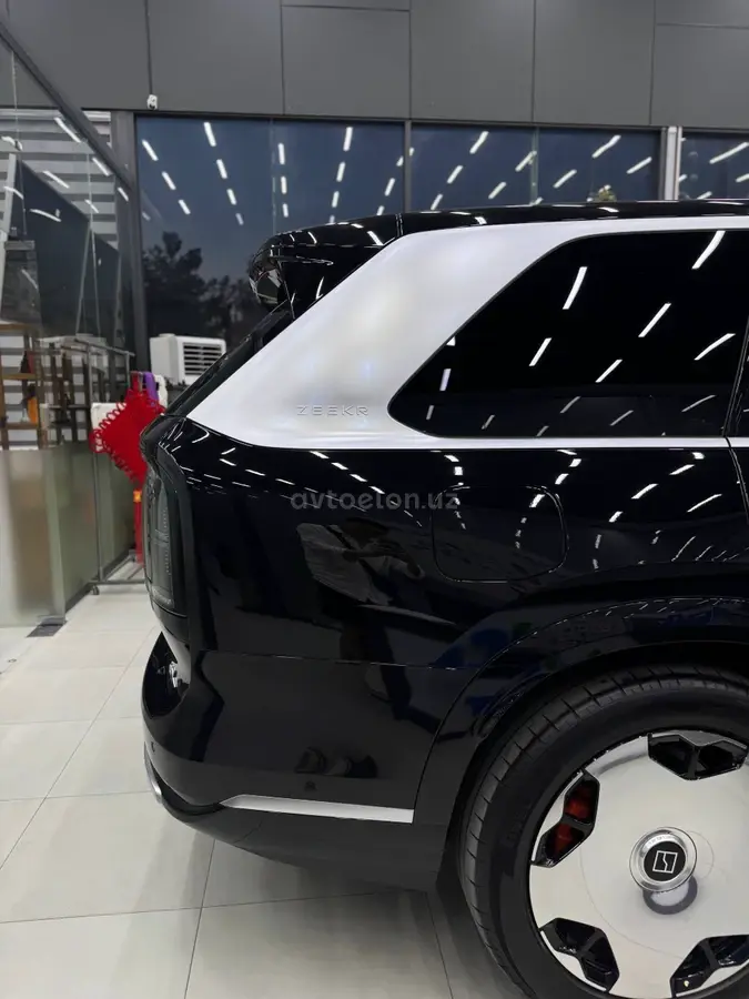 Zeekr 009 — 2