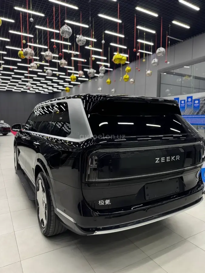 Zeekr 009 — 7