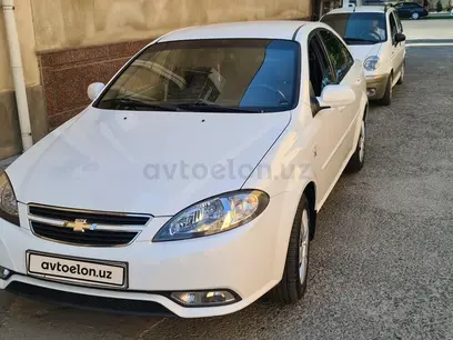Белый Chevrolet Gentra, 1 позиция 2014 года, КПП Механика, в Учкуприкский район за 8 200 y.e. id5220276