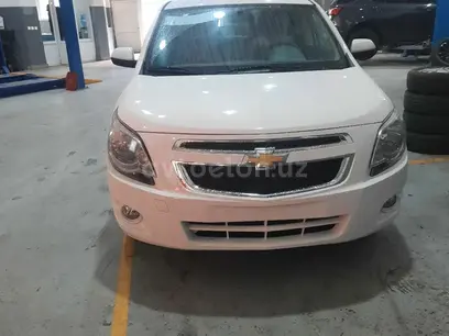 Белый Chevrolet Cobalt, 4 позиция 2024 года, КПП Автомат, в Ташкент за 13 400 y.e. id4891445
