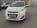 Белый Chevrolet Spark, 4 позиция 2023 года, КПП Механика, в Самарканд за 11 000 y.e. id6351434, Фото №1