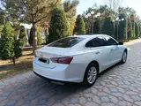 Белый Chevrolet Malibu 2 2018 года, КПП Автомат, в Джизак за 19 300 y.e. id6735162, Фото №1